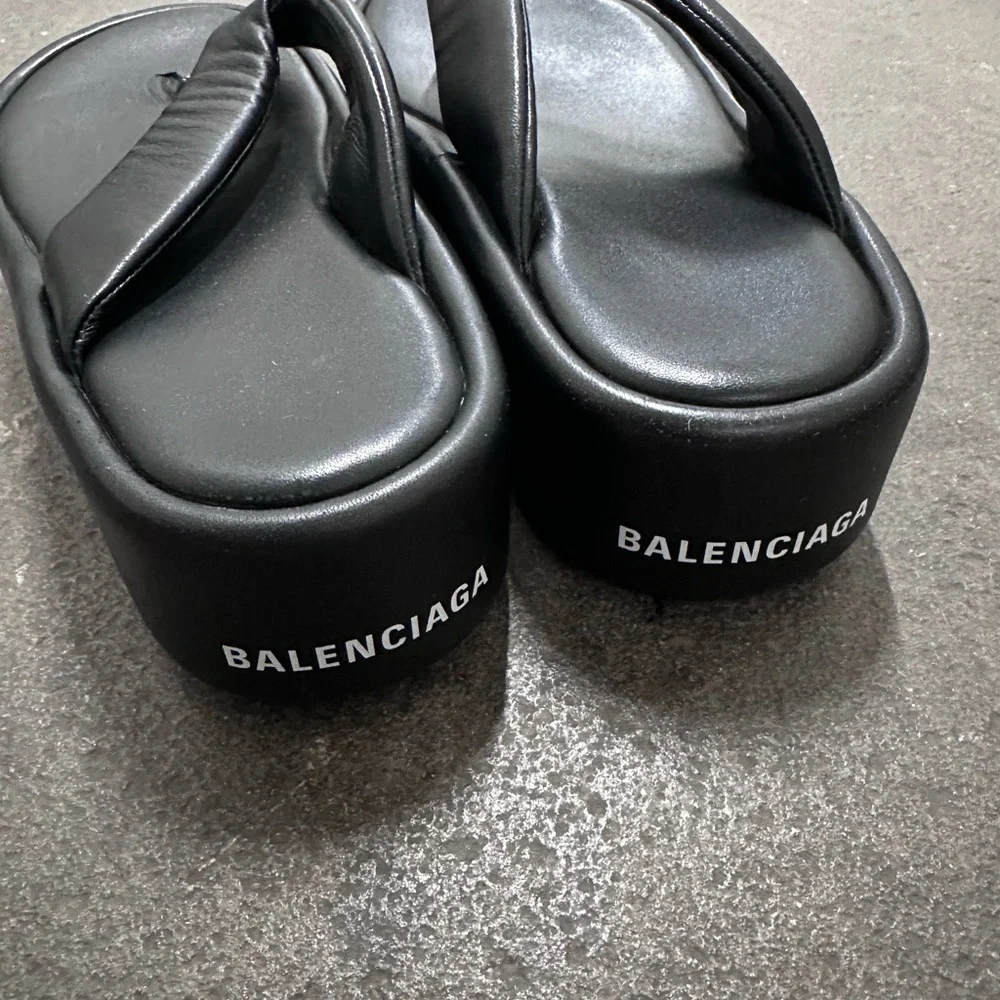 BALENCIAGA Rise Thong Sandals Platforms 90s Black & White